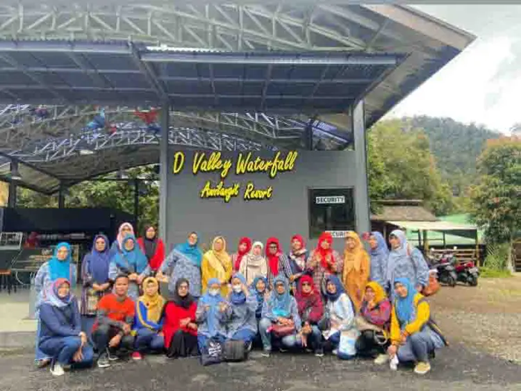 De' Valley Waterfall Ciwidey Valley Resort